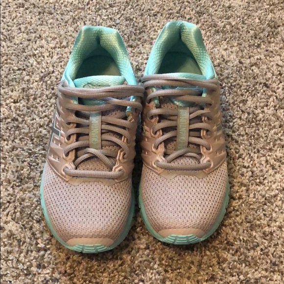 ASICS - Picture 2 of 5